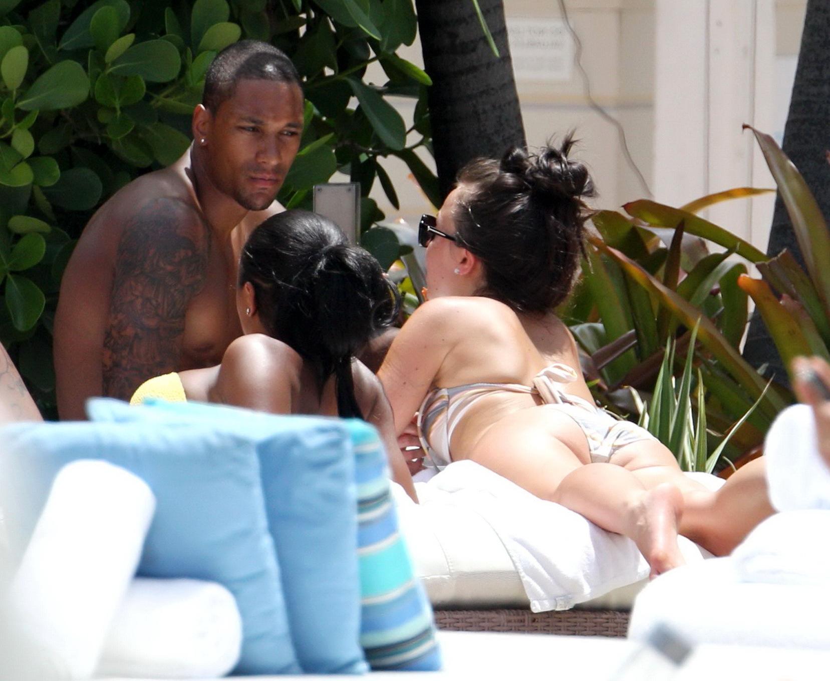 16P Louisa Lytton showing off her ass in bikini at the hotel pool in Miami