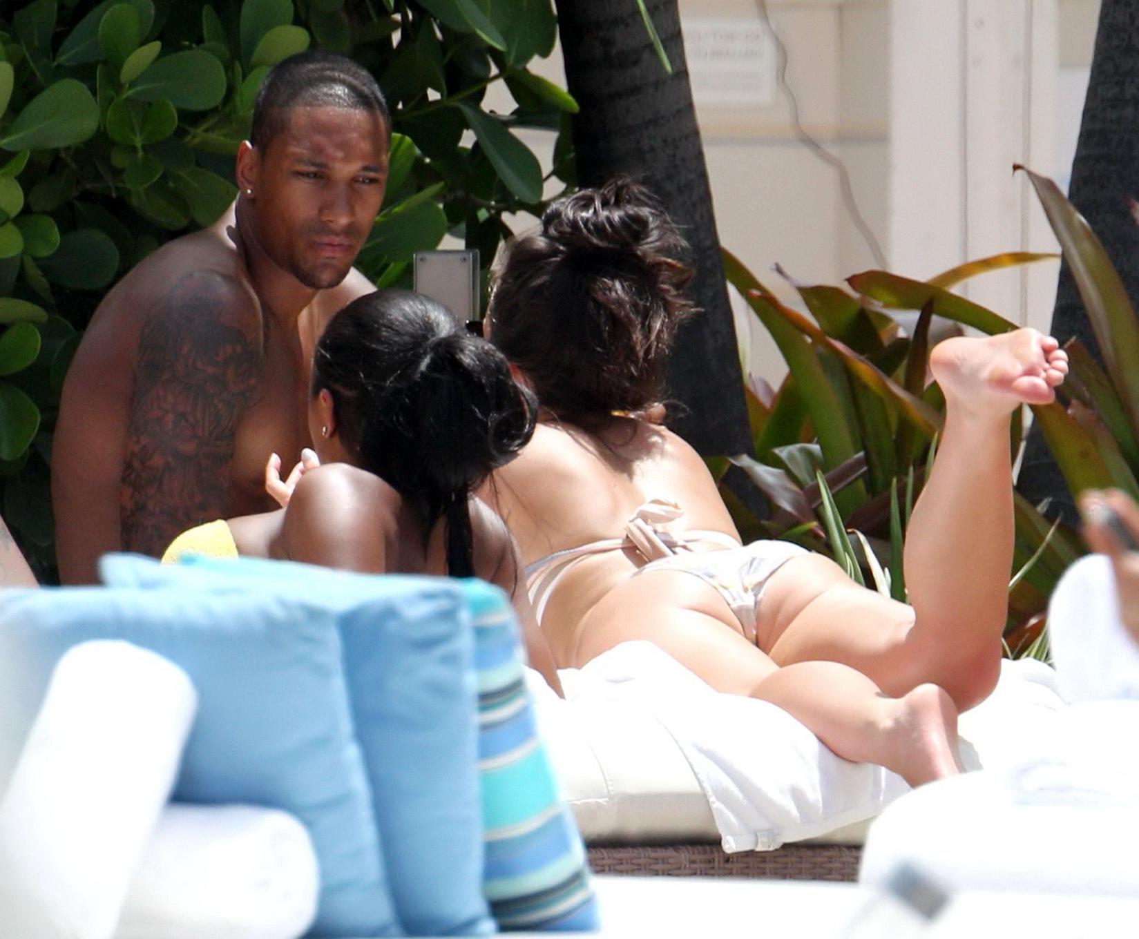 16P Louisa Lytton showing off her ass in bikini at the hotel pool in Miami