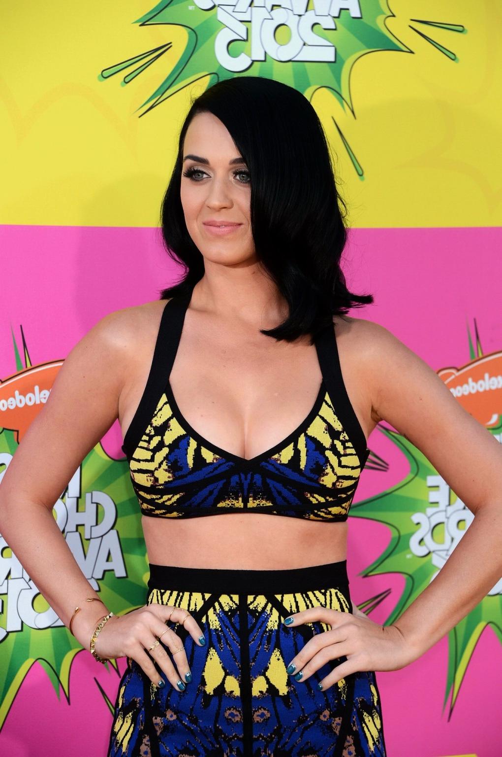 16P Katy Perry wearing tiny belly top and short skirt at 26th annual Ki's Choice Awa