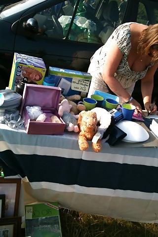 24P Car boot girls 2