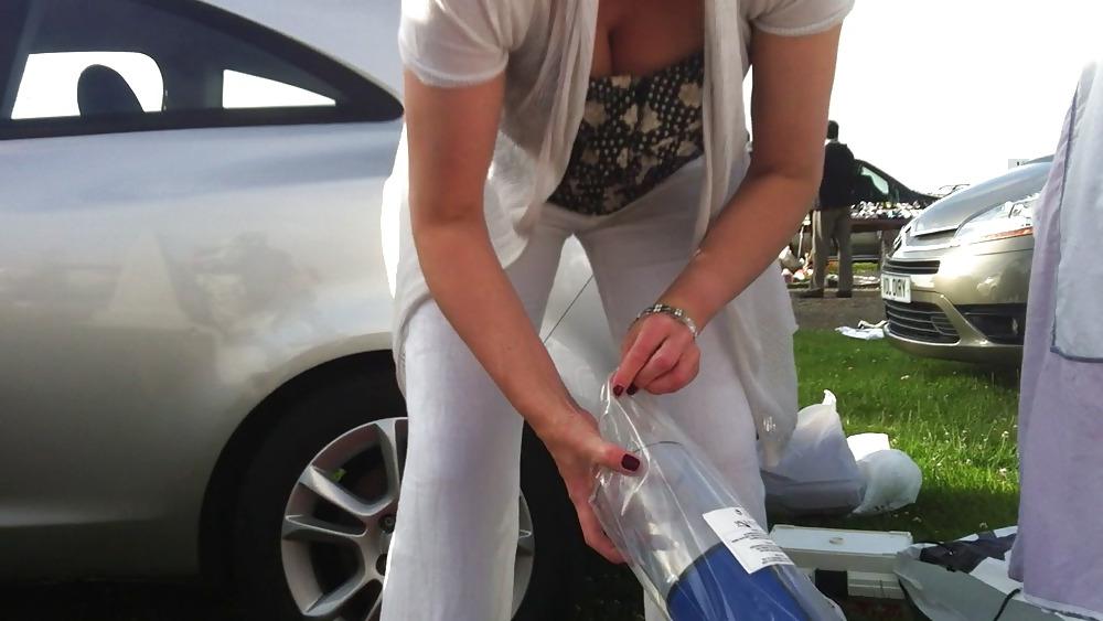 24P Car boot girls 2