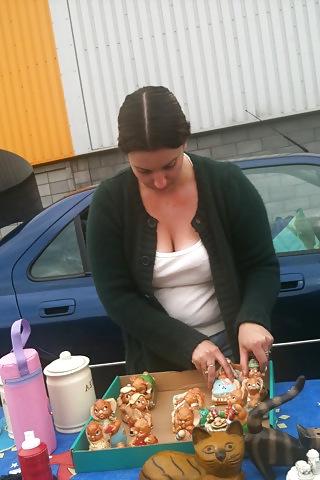 24P Car boot girls 2