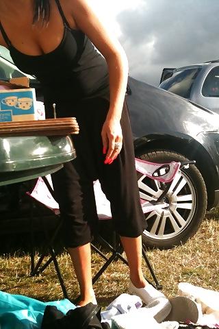 24P Car boot girls 2