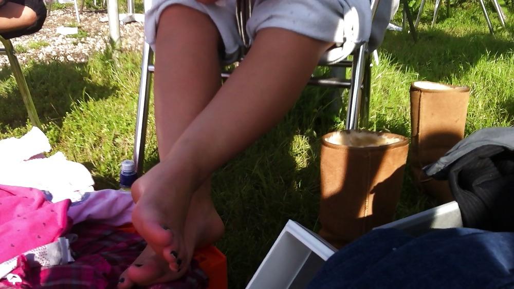 24P Car boot girls 2