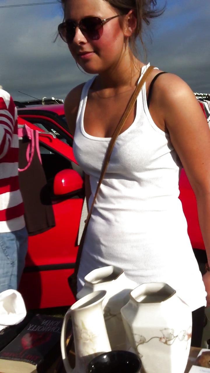 24P Car boot girls 2