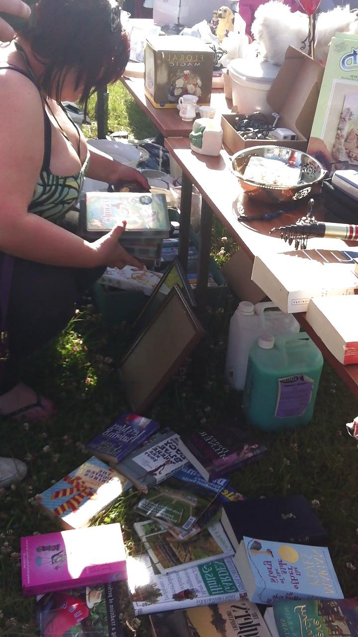 24P Car boot girls 2