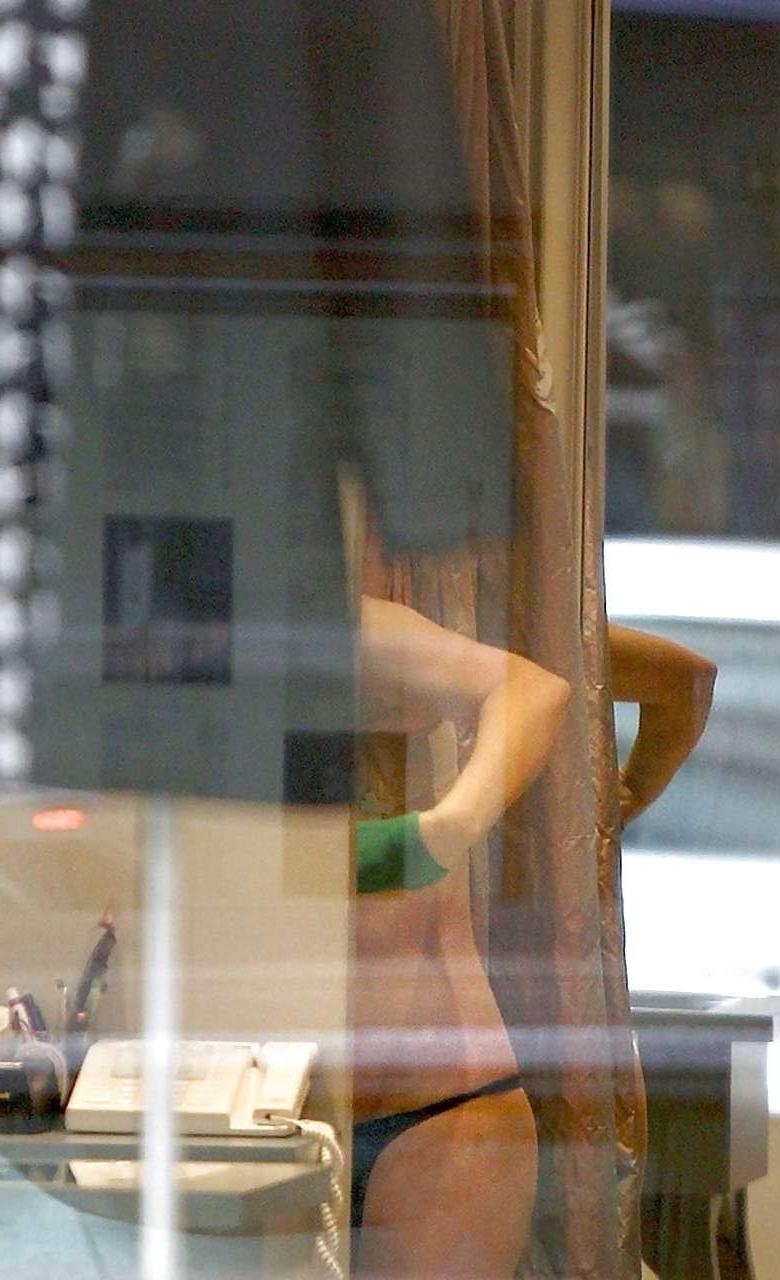 10P Geri Halliwell exposing her boobs in shop store and hairy pussy