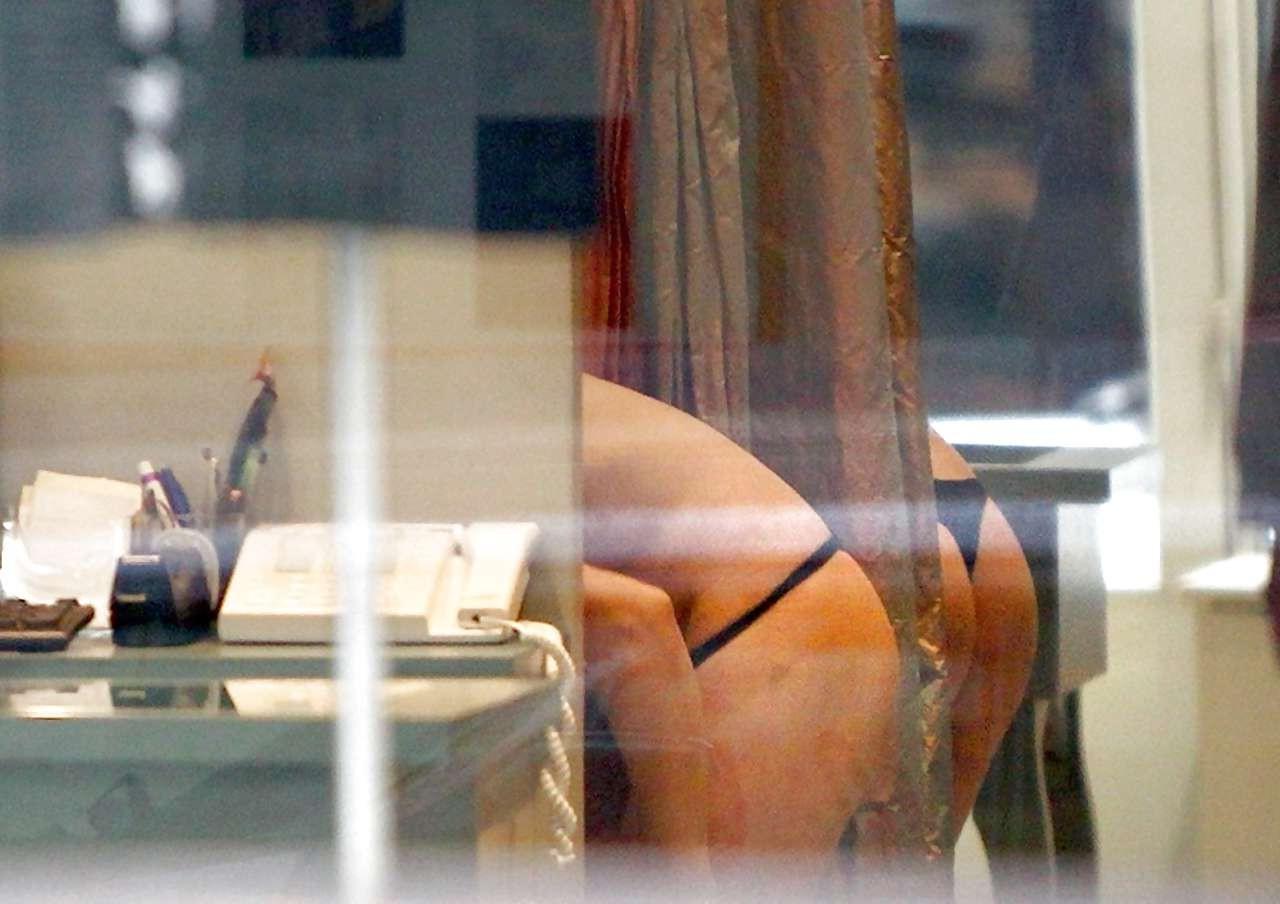 10P Geri Halliwell exposing her boobs in shop store and hairy pussy