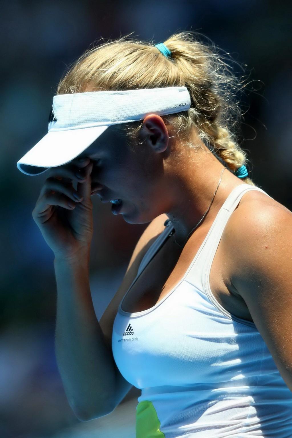 10P Caroline Wozniacki showing sweaty cleavage  camelote at the 2013 Australian Open