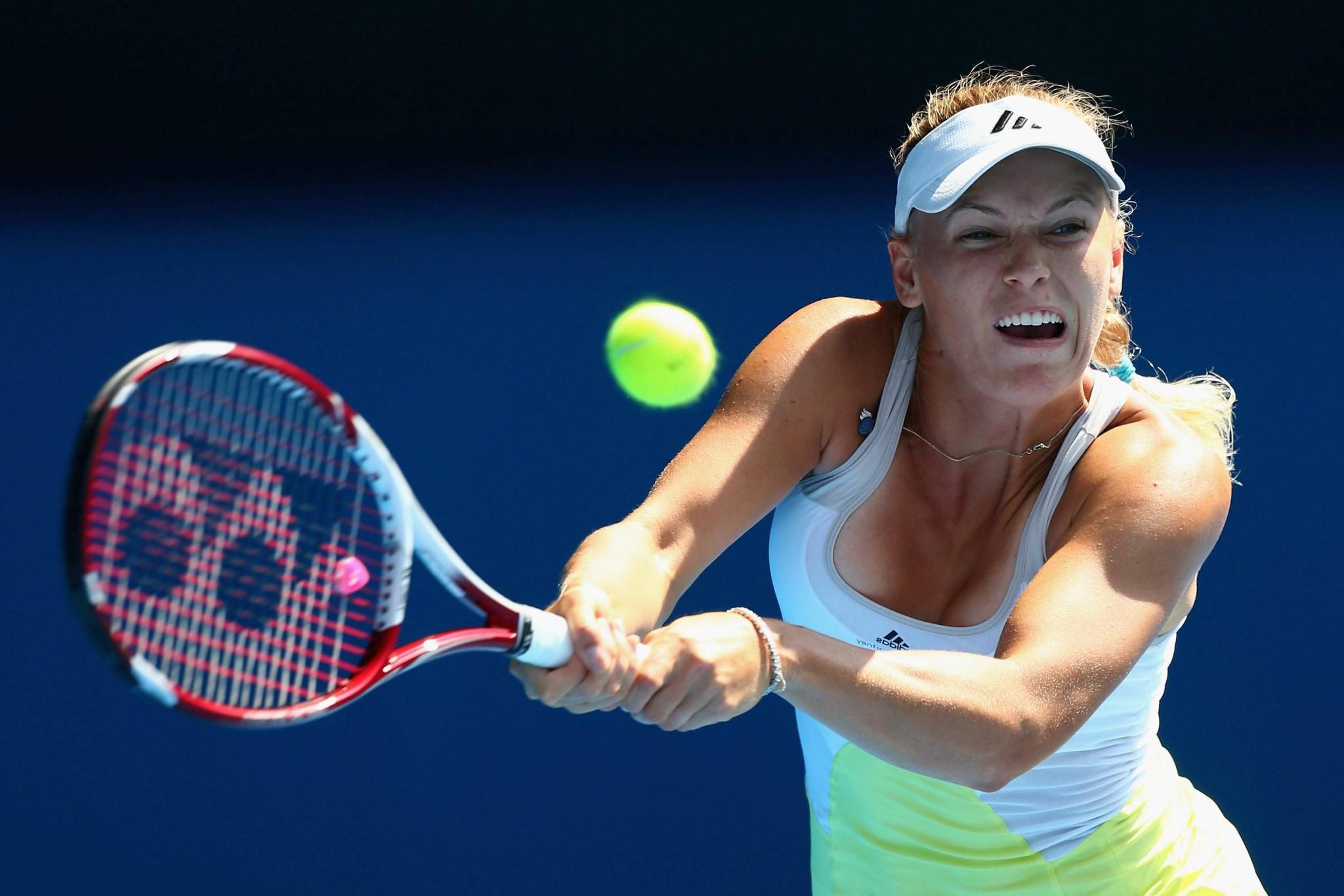 10P Caroline Wozniacki showing sweaty cleavage  camelote at the 2013 Australian Open