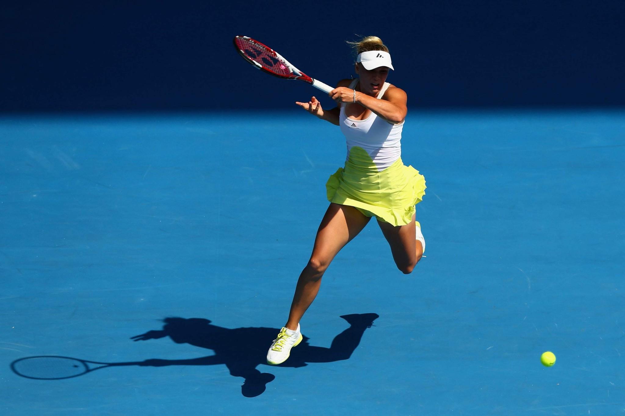 10P Caroline Wozniacki showing sweaty cleavage  camelote at the 2013 Australian Open