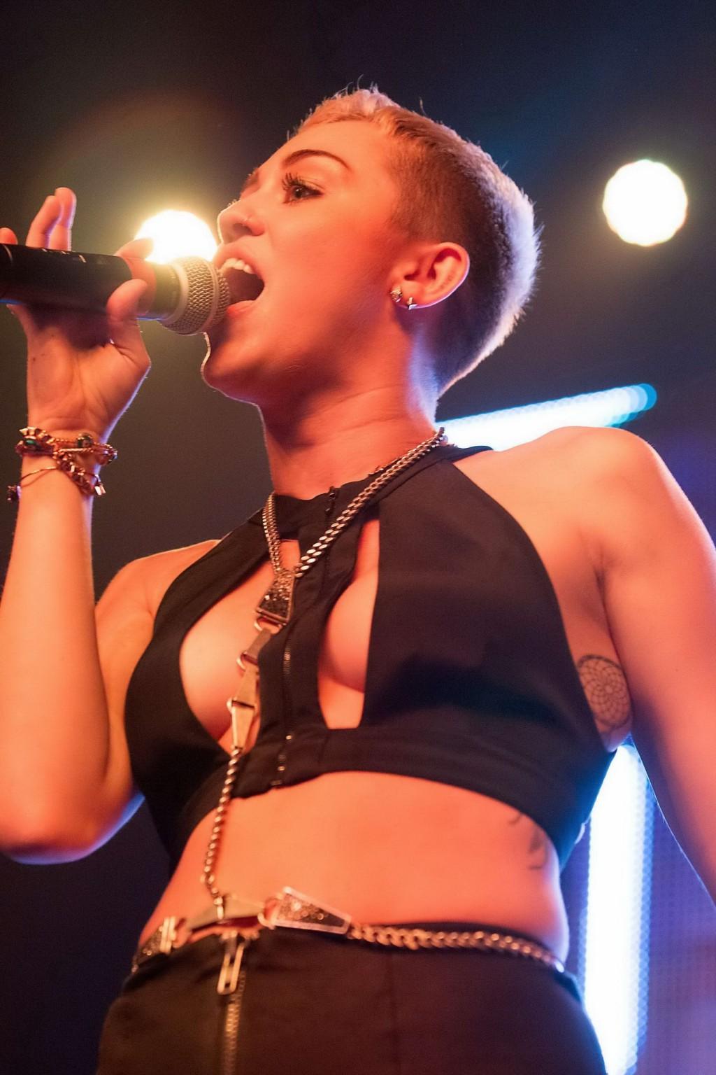 10P Miley Cyrus in tiny belly top  tights live at Borgore's Christmas Creampies conc