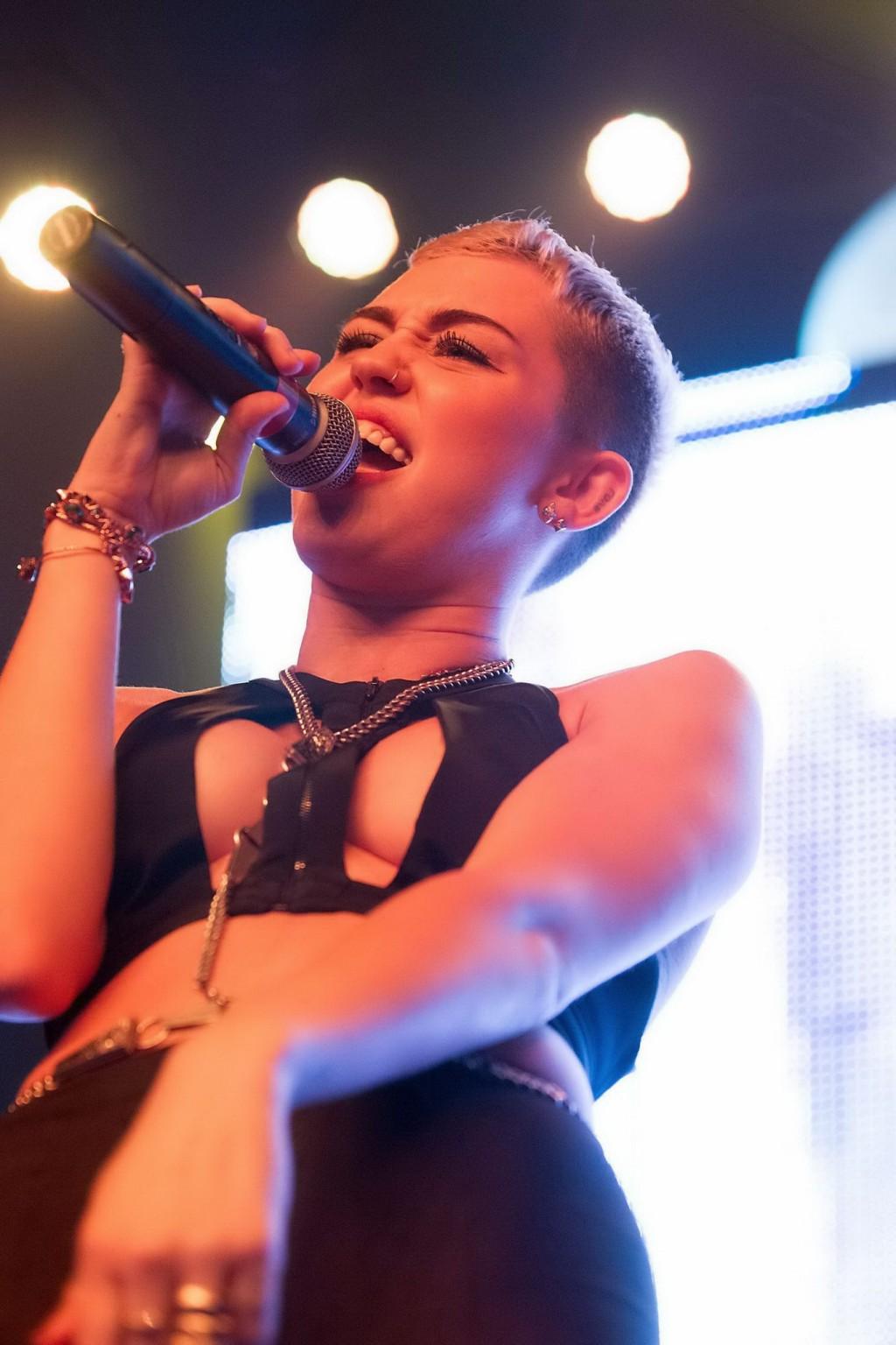 10P Miley Cyrus in tiny belly top  tights live at Borgore's Christmas Creampies conc