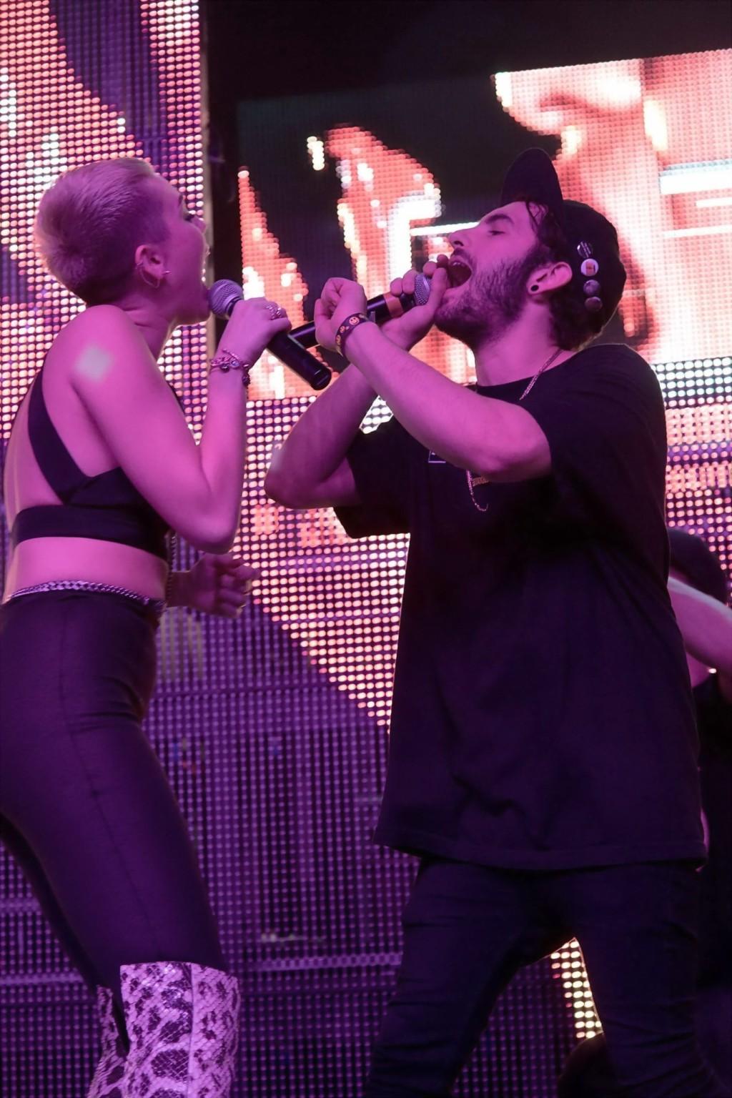 10P Miley Cyrus in tiny belly top  tights live at Borgore's Christmas Creampies conc