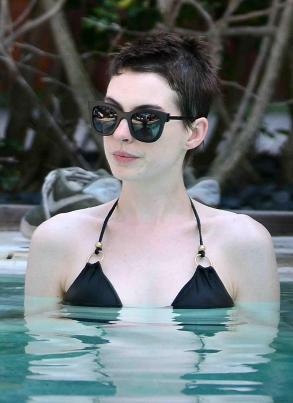10P Anne Hathaway wearing wet black bikini at the Setai hotel pool in Miami