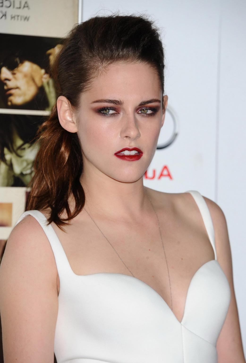 10P Kristen Stewart shows big cleavage in white belly top during the 2012 AFI FEST i