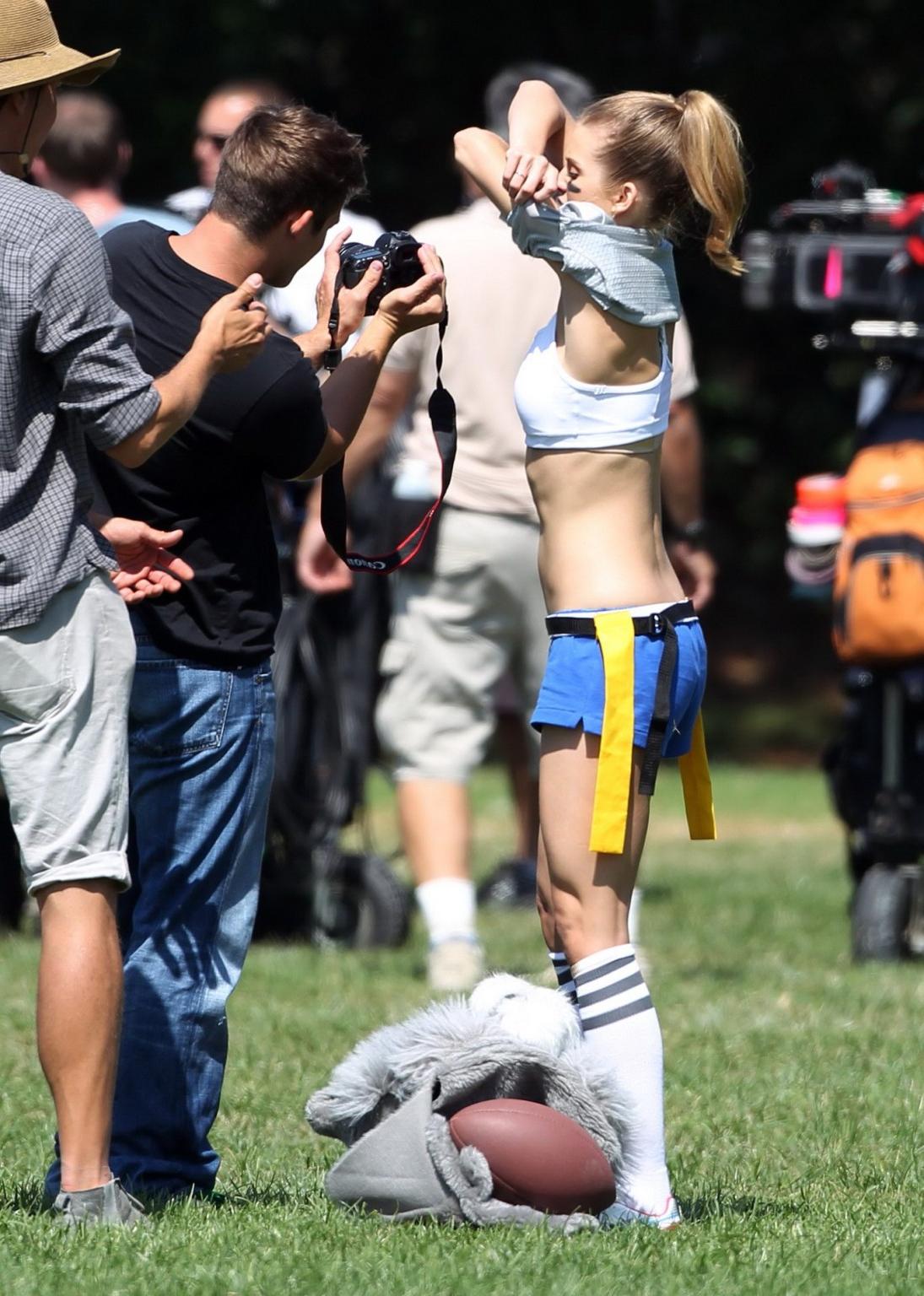10P AnnaLynne McCord wearing belly top  shorts on '90210' cast in LA