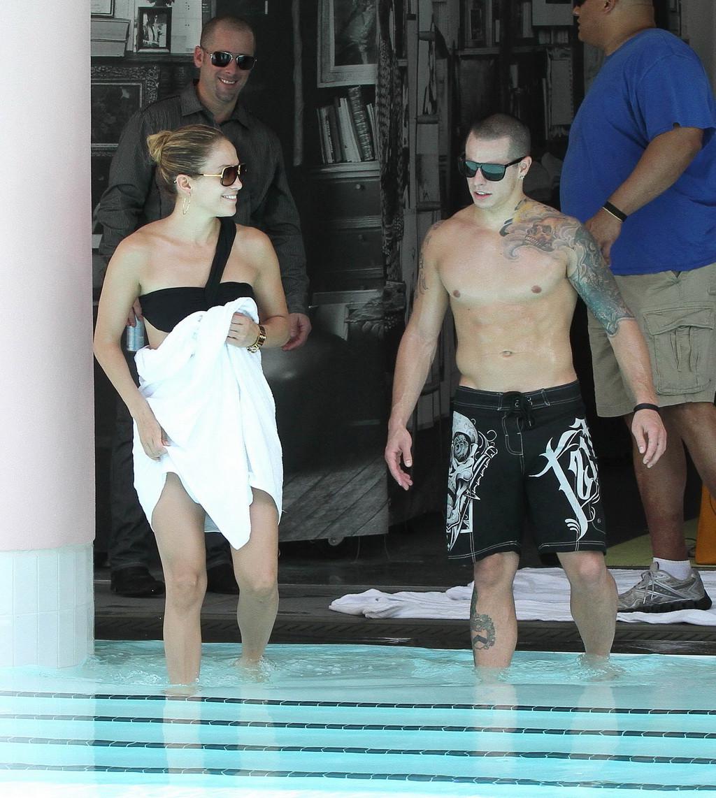 10P Jennifer Lopez wearing sexy black bikini at a hotel pool in Miami
