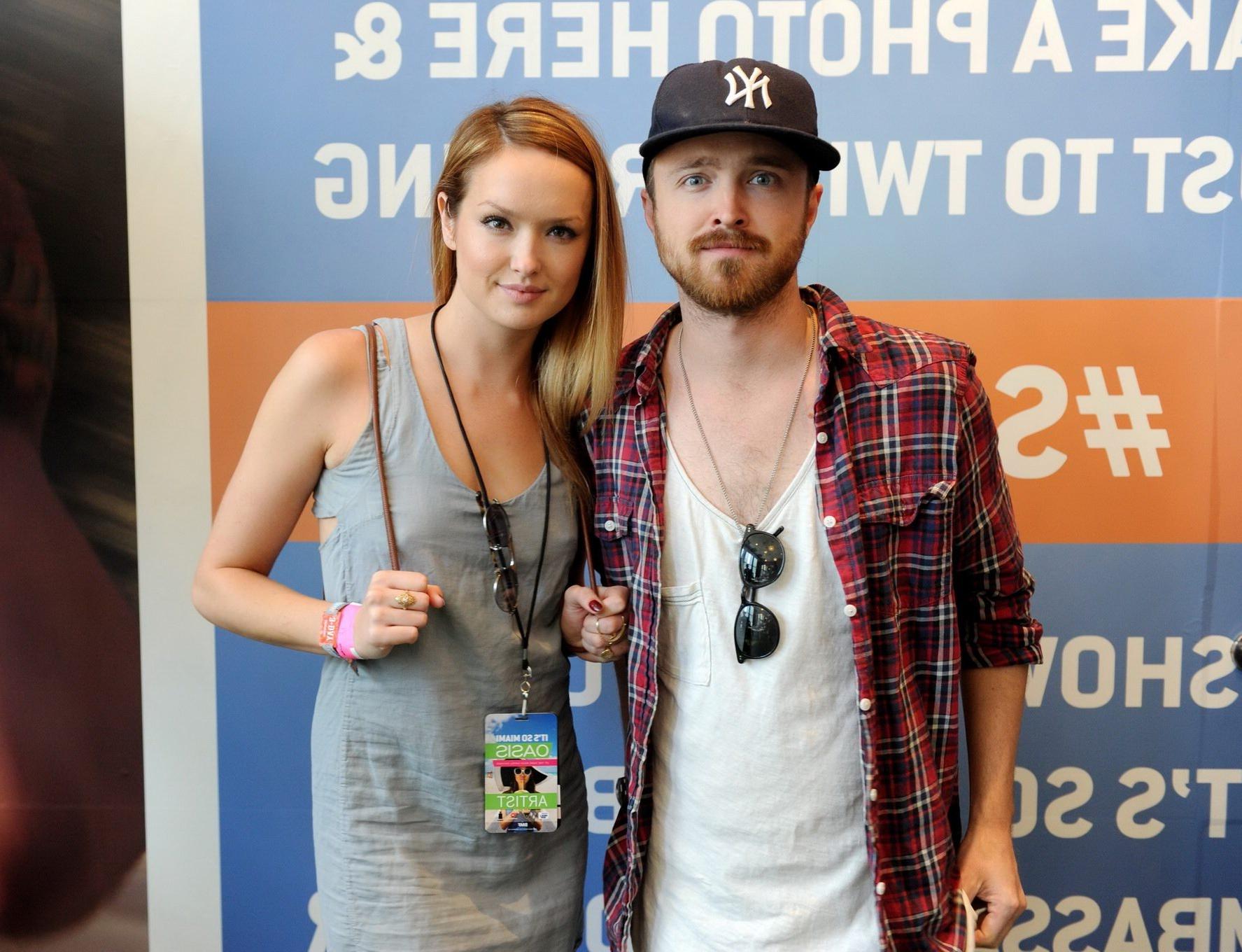 10P Kaylee Defer leggy  showing pokies at the Hard Rock Hotel in Chicago