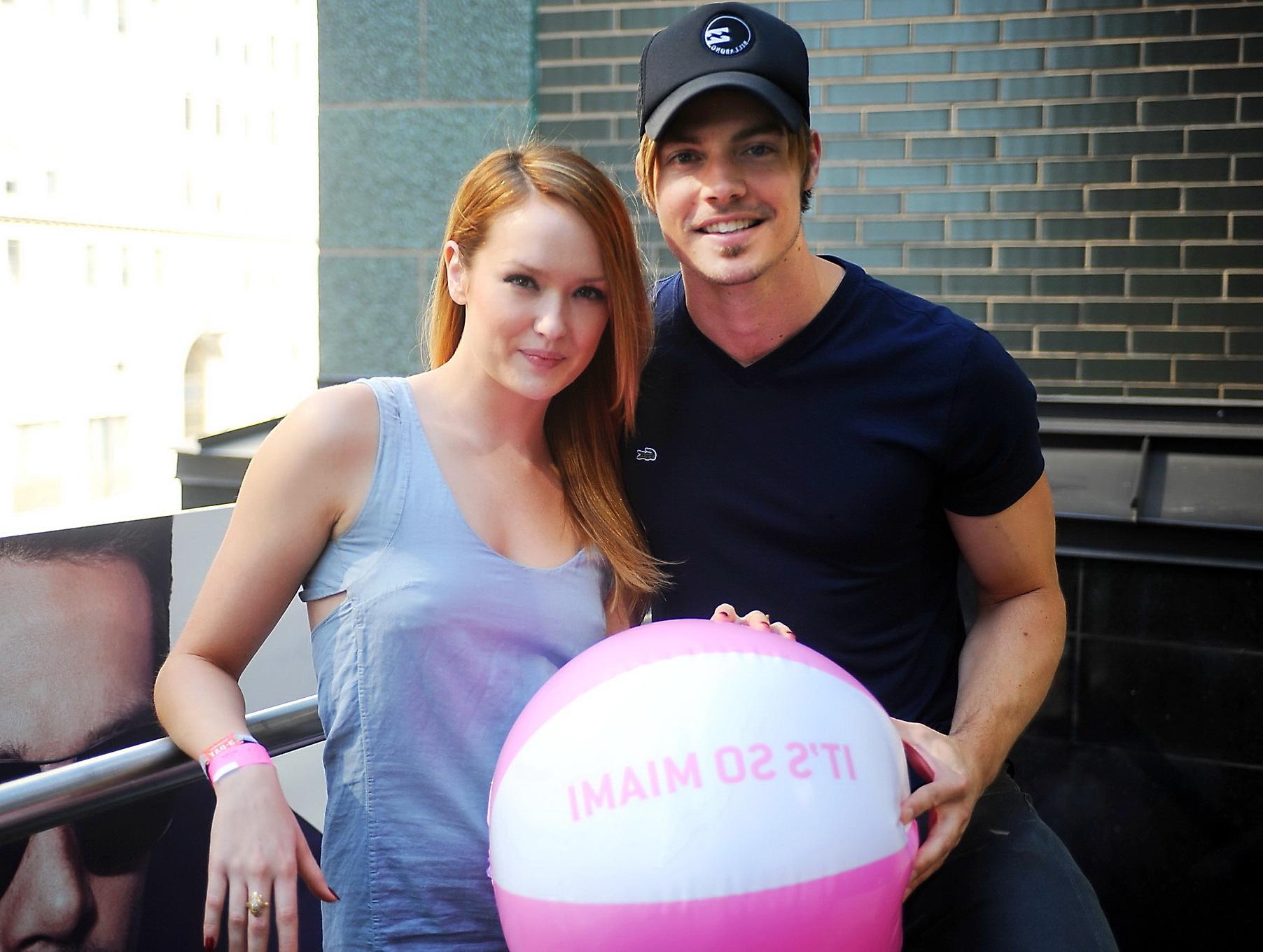 10P Kaylee Defer leggy  showing pokies at the Hard Rock Hotel in Chicago