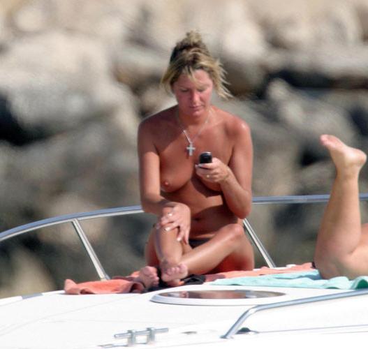 16P Alex Best body shows her tits and ass