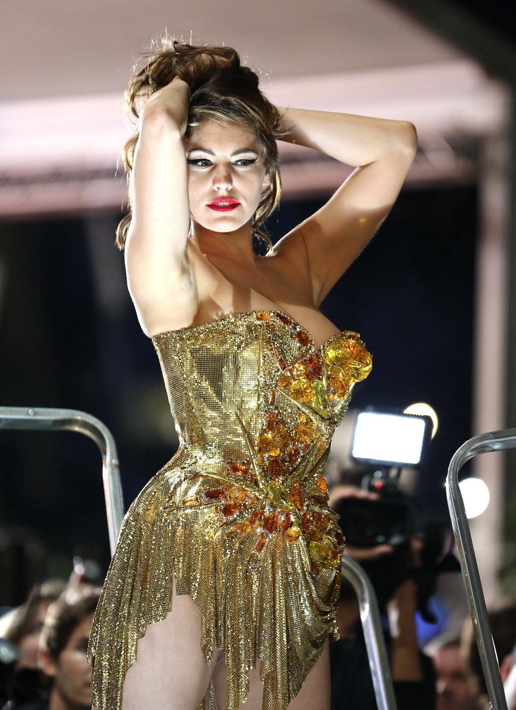 10P Busty Kelly Brook showing her amazing curves braless in shiny gold mini dress wh