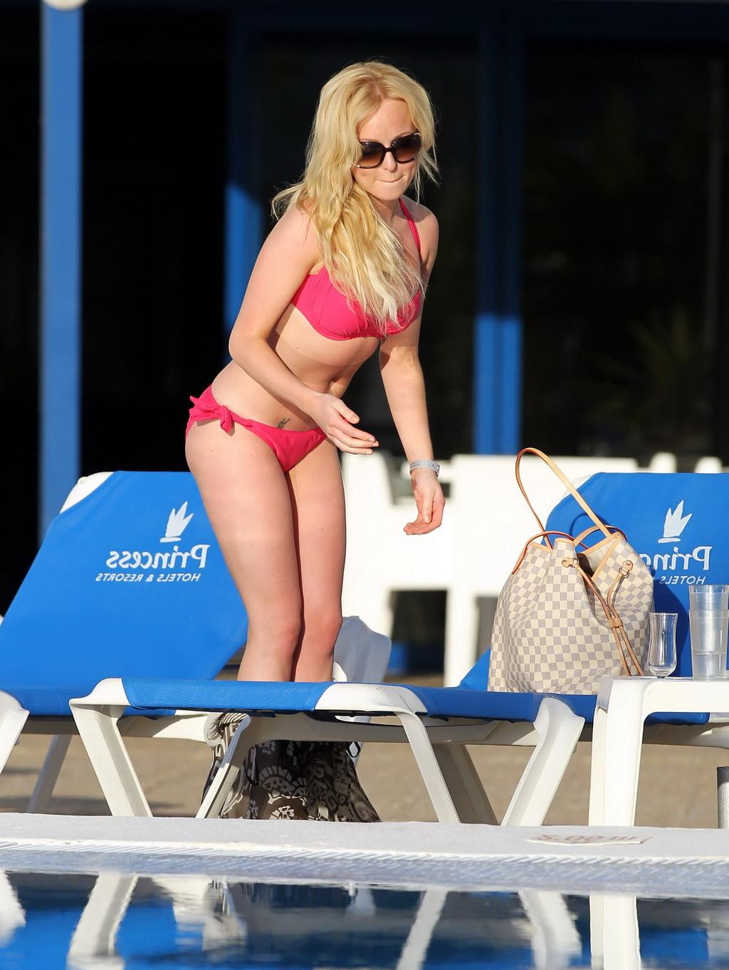 16P Jorgie Porter showing off perfect body in bikini poolside pictures
