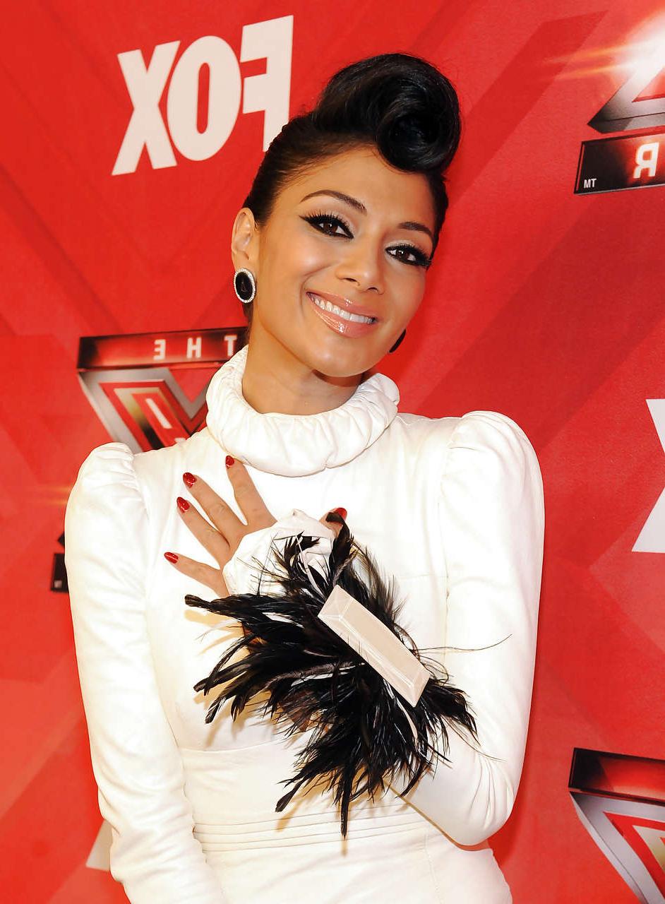 14P Nicole Scherzinger showing her white panties upskirt in car and leggy