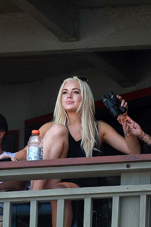 16P Lindsay Lohan spreading her sexy legs at the balconcy of hotel