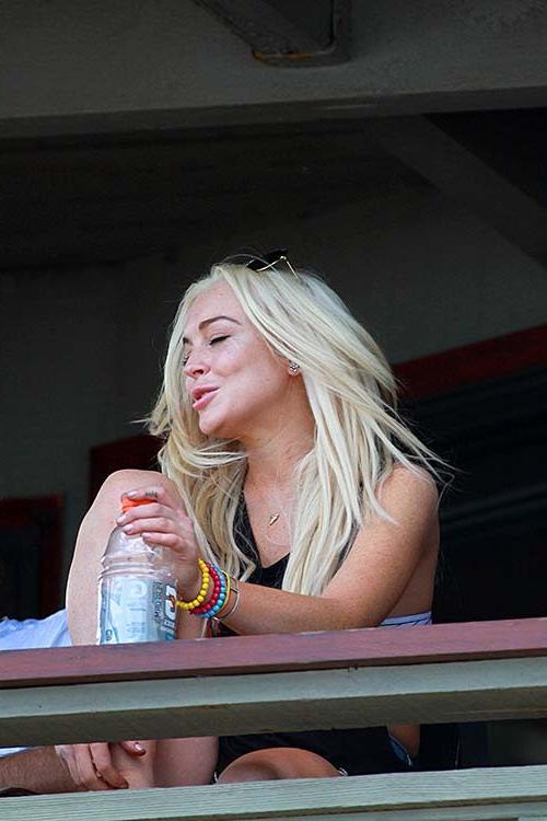 16P Lindsay Lohan spreading her sexy legs at the balconcy of hotel