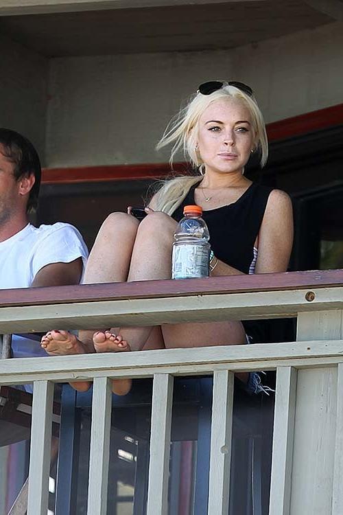 16P Lindsay Lohan spreading her sexy legs at the balconcy of hotel