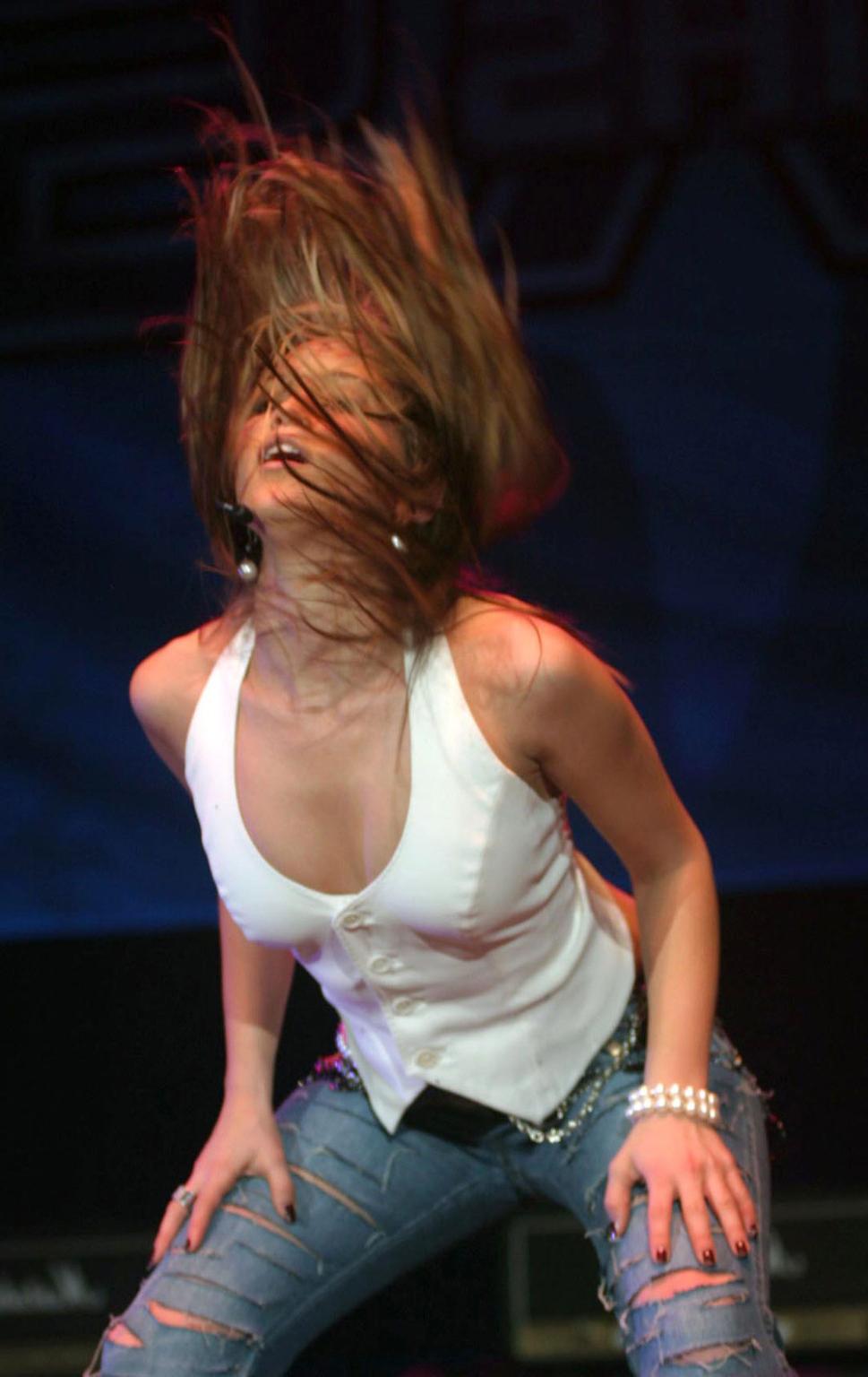 16P Rachel Stevens pussy slip while leaving car
