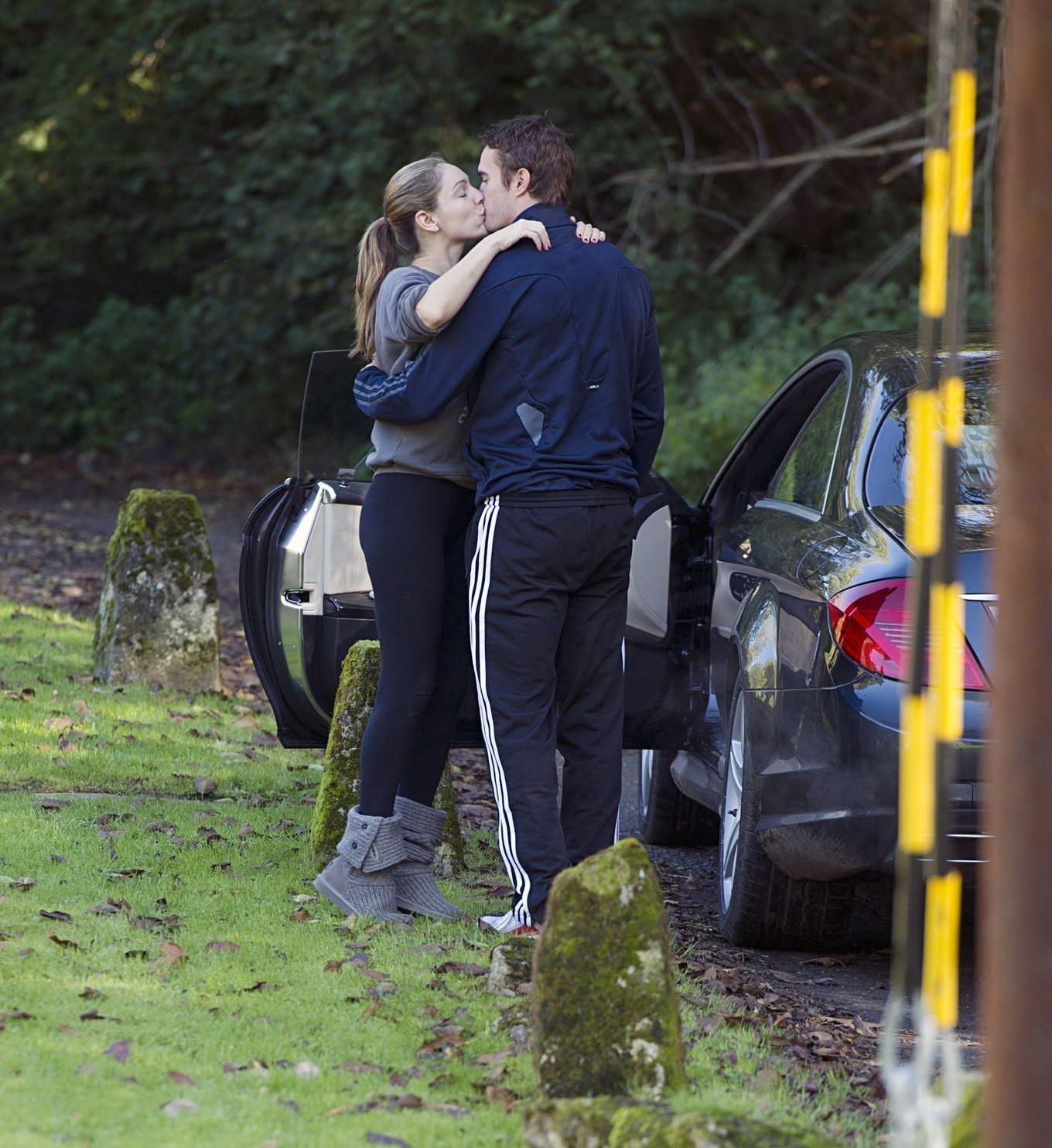 16P Kelly Brook showing off her ass in tights outside her home in London