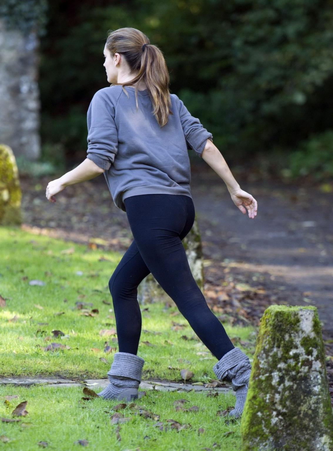 16P Kelly Brook showing off her ass in tights outside her home in London