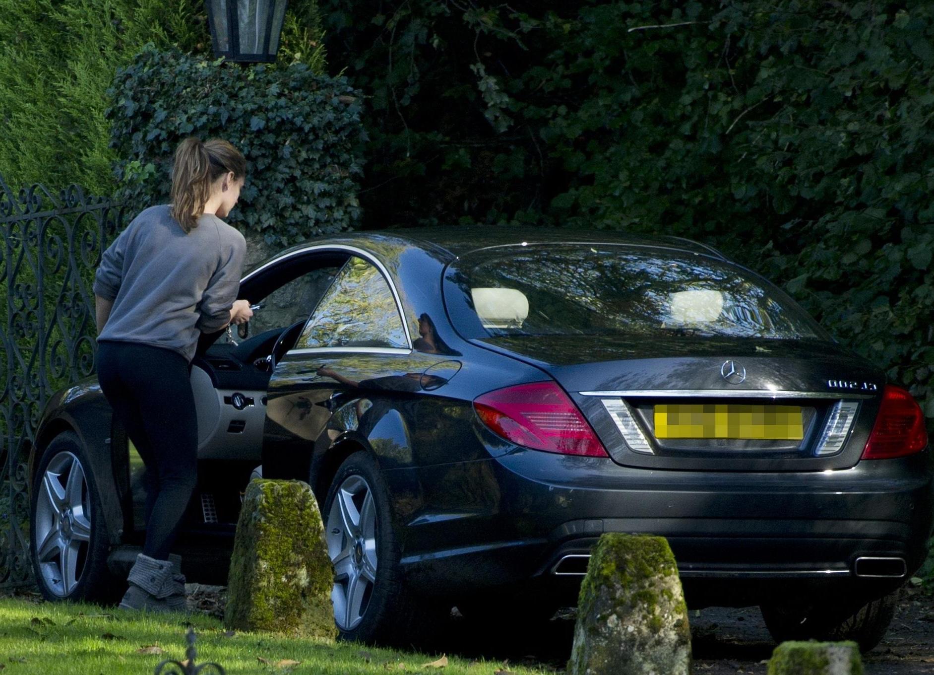 16P Kelly Brook showing off her ass in tights outside her home in London