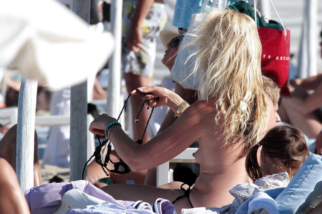 16P Tamara Beckwith showing her pussy upskirt in car and her tits on beach caught by