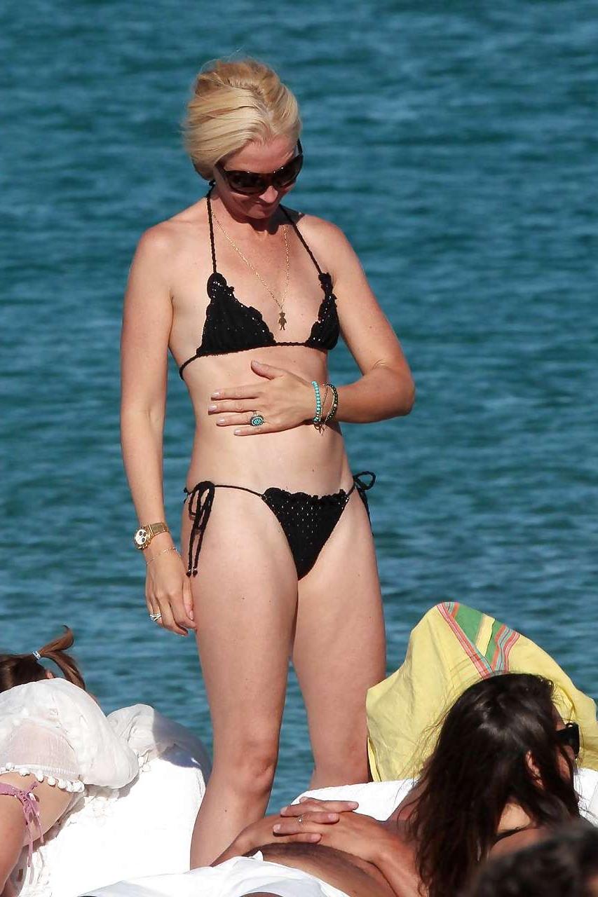 16P Tamara Beckwith showing her pussy upskirt in car and her tits on beach caught by