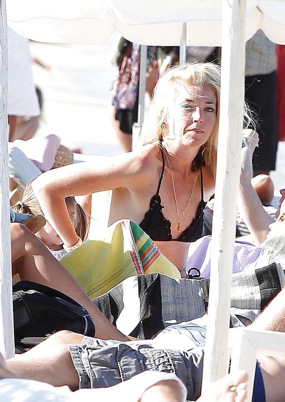 16P Tamara Beckwith showing her pussy upskirt in car and her tits on beach caught by