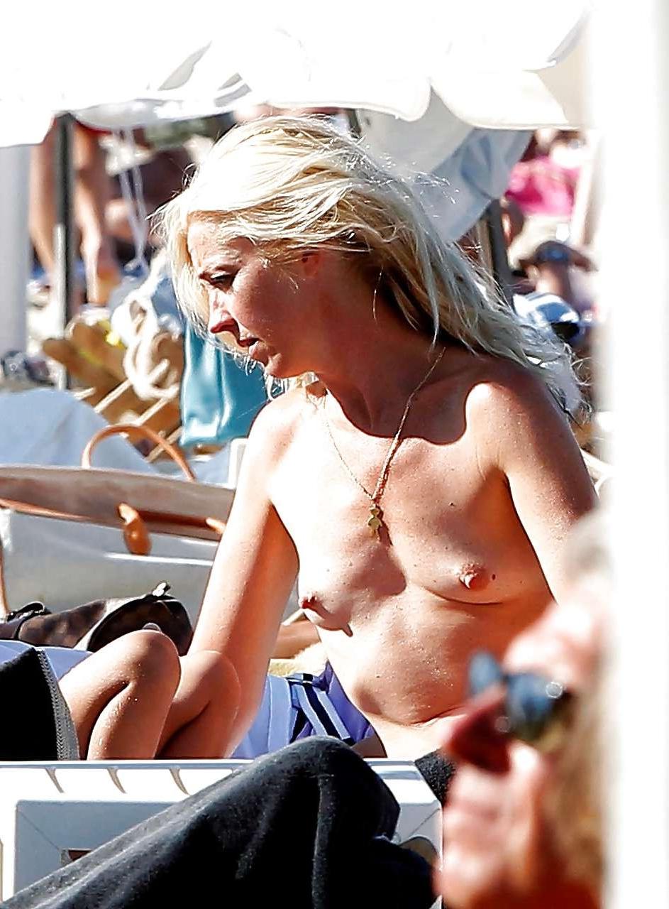 16P Tamara Beckwith showing her pussy upskirt in car and her tits on beach caught by