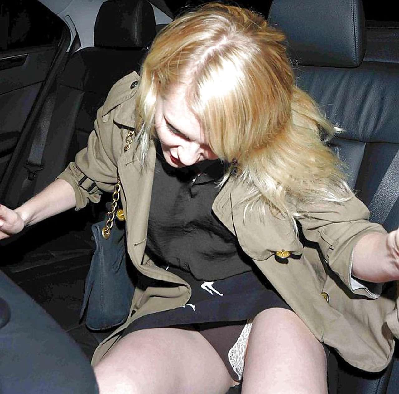 16P Kirsten Dunst showing her pussy upskirt in car and sexy in bikini caught by papa
