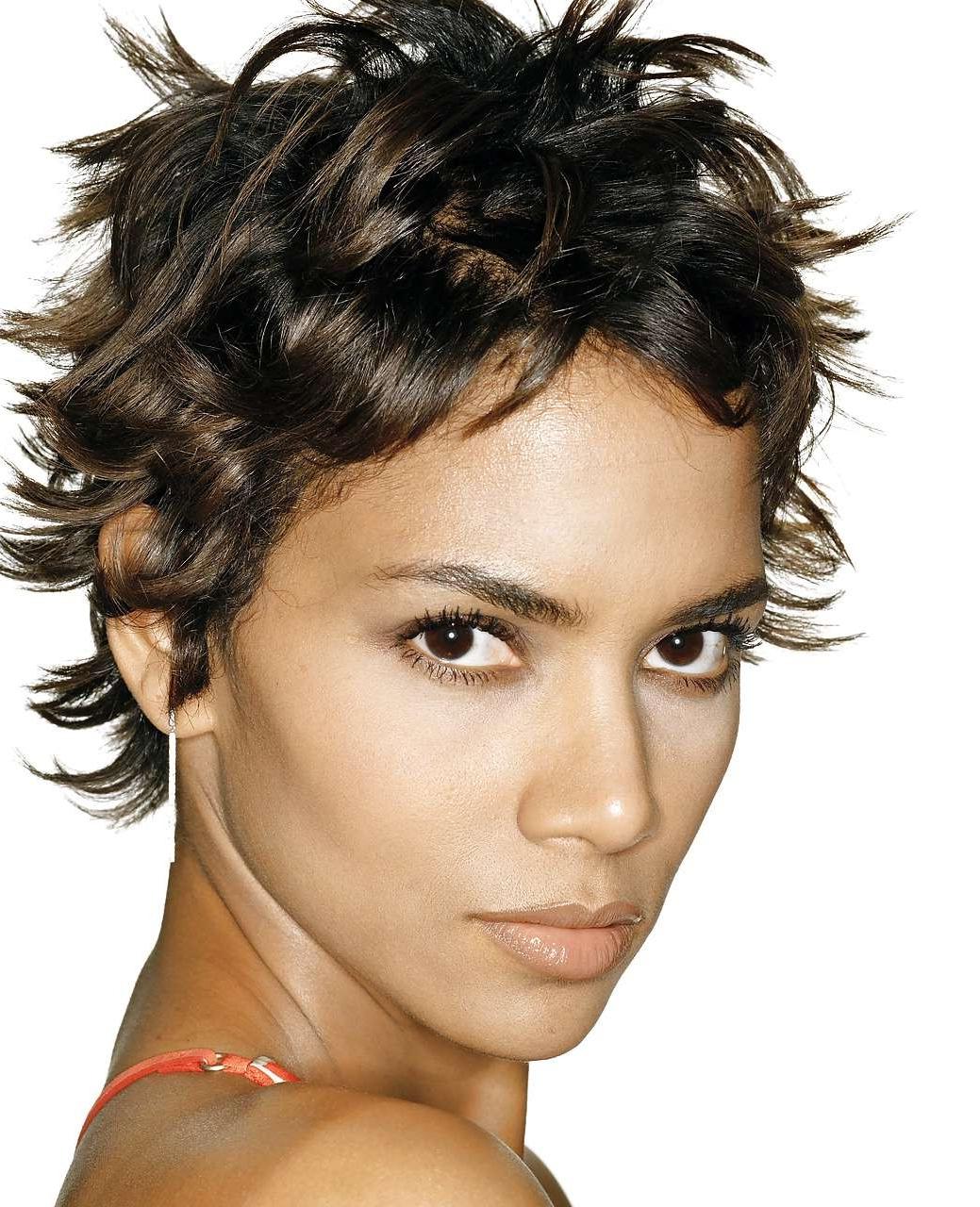16P Halle Berry looking sexy in bikini on beach and show her pussy