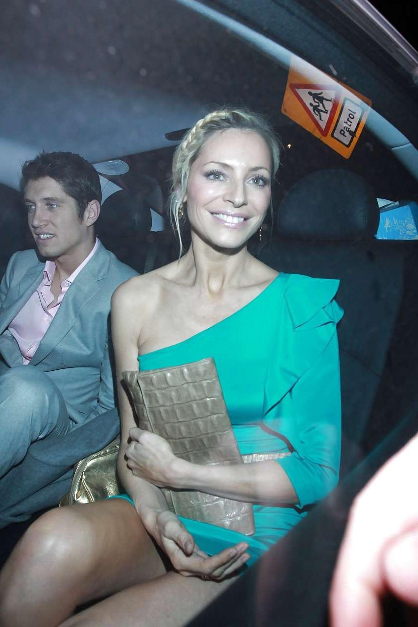16P Tess Daly flashing her panties upskirt in car and side boob paparazzi pictures