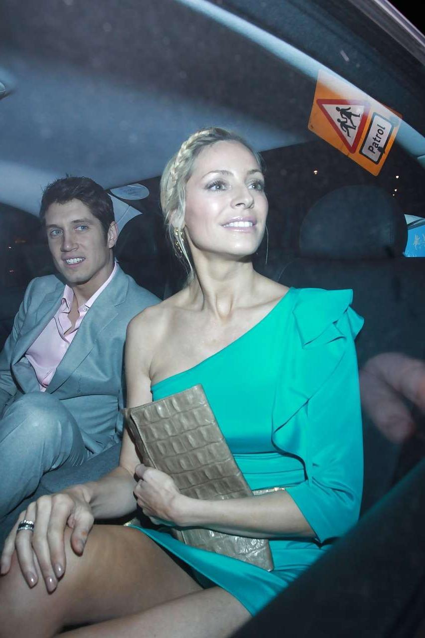 16P Tess Daly flashing her panties upskirt in car and side boob paparazzi pictures