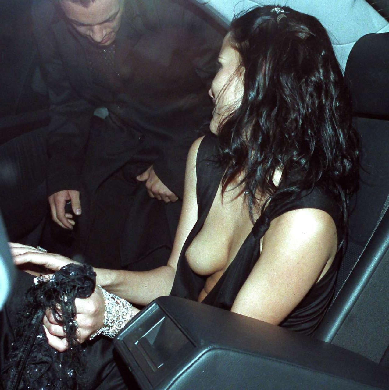 16P Sophie Anderton exposing her nice boobs and pussy upskirt in car