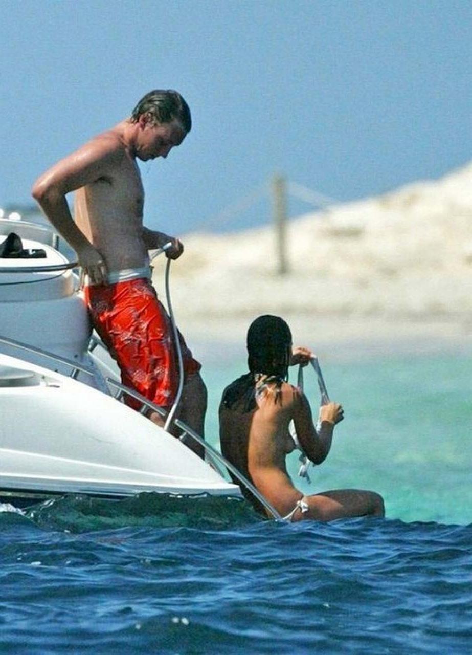 16P Pippa Middleton flashing her panties upskirt in car and her tits on yacht papara