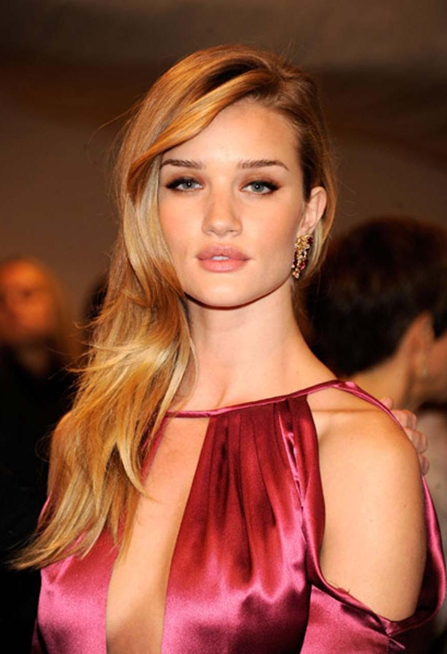 16P Rosie Huntington flashing her panties upskirt while exit from car paparazzi pict