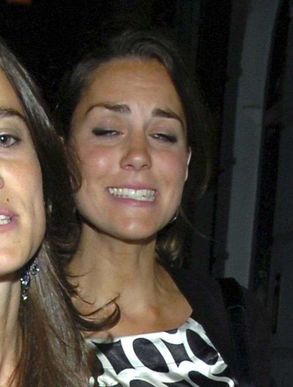 16P Princess Kate Middleton flashing her panties upskirt in car paparazzi pictures
