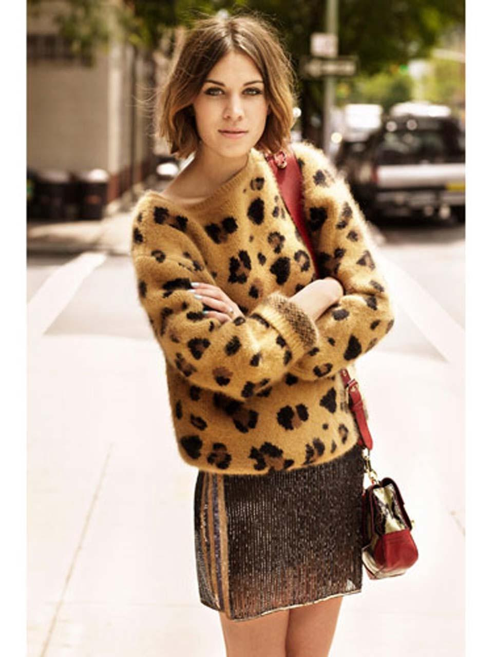 16P Alexa Chung upskirt in car paparazzi pictures and posing topless and leggy in mi