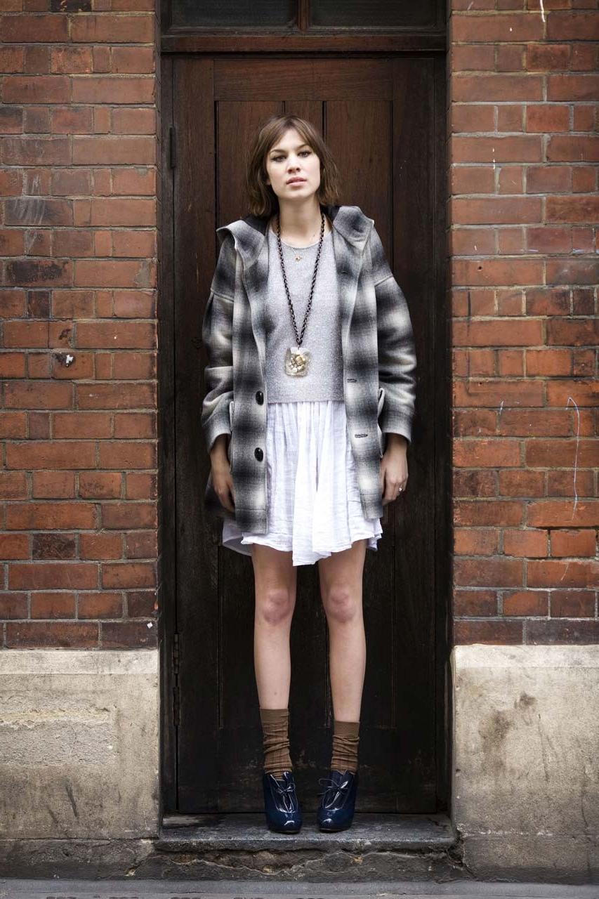 16P Alexa Chung upskirt in car paparazzi pictures and posing topless and leggy in mi
