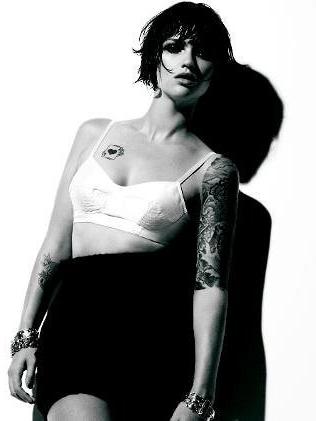 15P Assorted pictures of hot Australian lesbian celebrity Ruby Rose